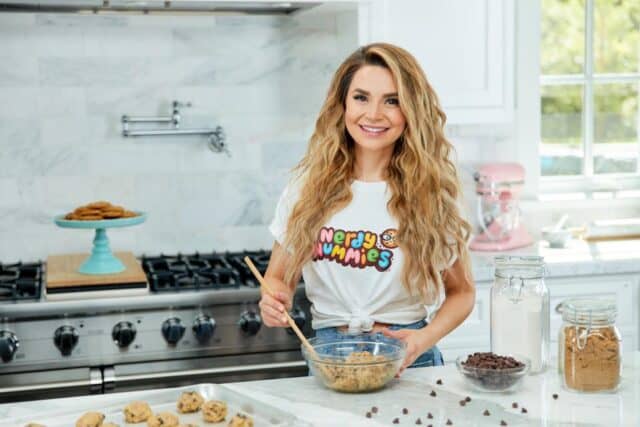 Rosanna Pansino Biography, Net Worth, Height, Age, Sister, Husband, TikTok, Boyfriend, YouTube, Baking Line, Wikipedia, Recipes